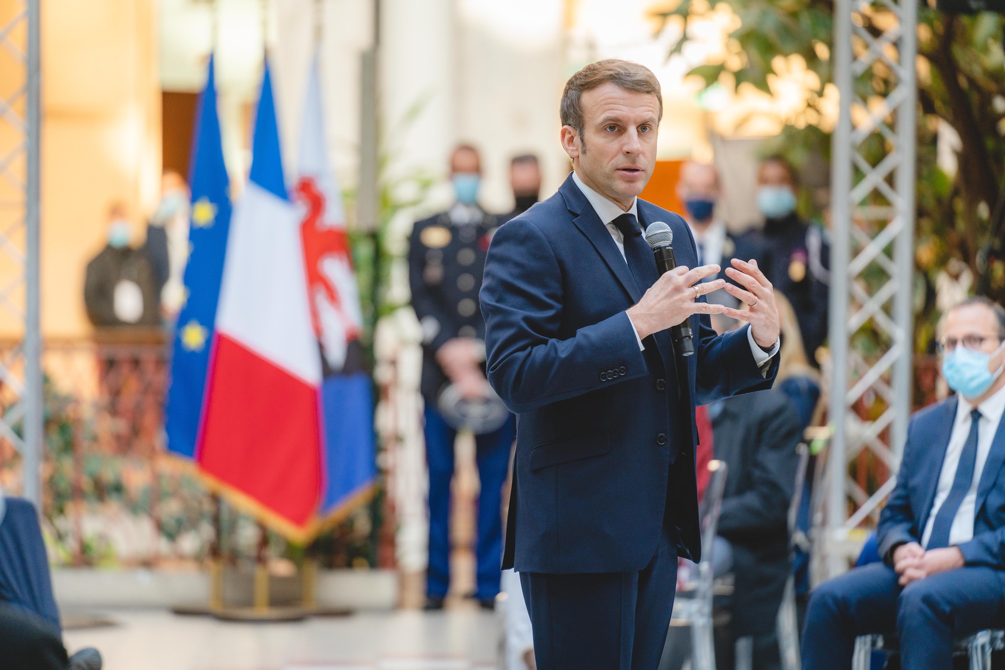 Déplacement du Président de la République Emmanuel Macron à Nice et Tende — photo 9