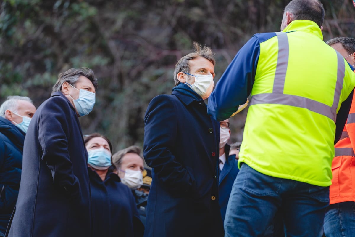 Déplacement du Président de la République Emmanuel Macron à Nice et Tende — photo 5