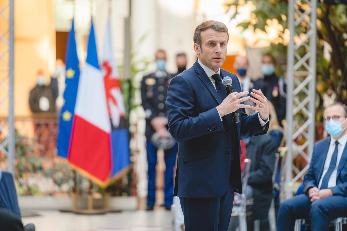 Déplacement du Président de la République Emmanuel Macron à Nice et Tende — photo 9